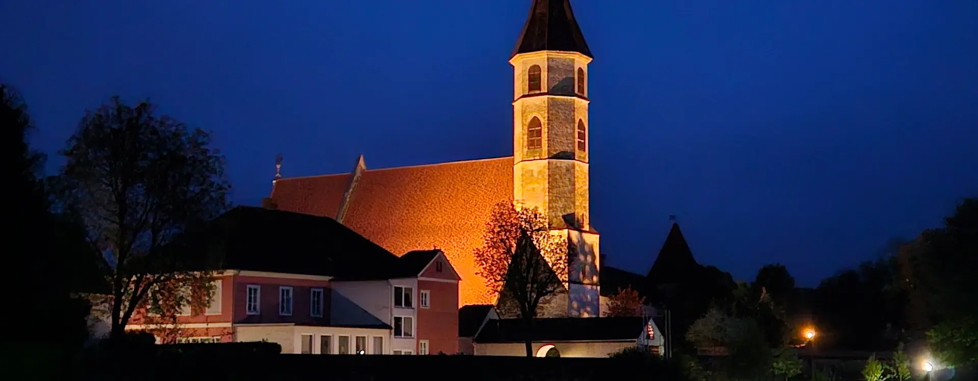 Nachtblick auf Kirche in Bad Radkersburg